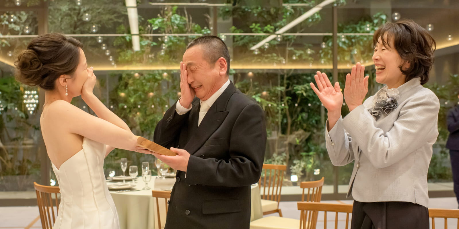 感謝の想いをつなぐ三連時計