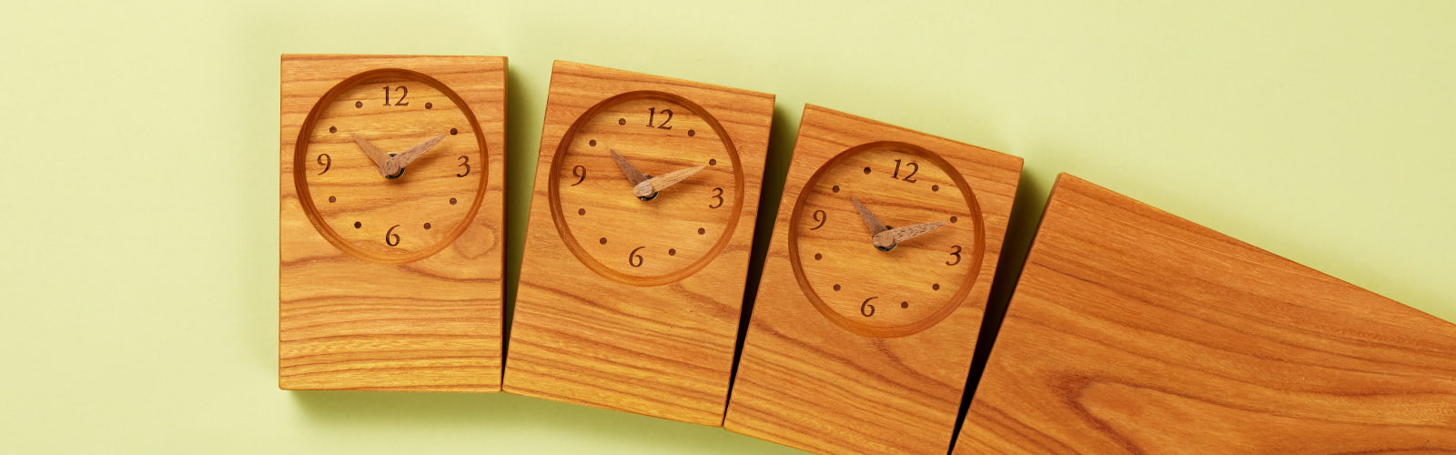 木目がつながる時計は木の暮らしの特許取得商品です