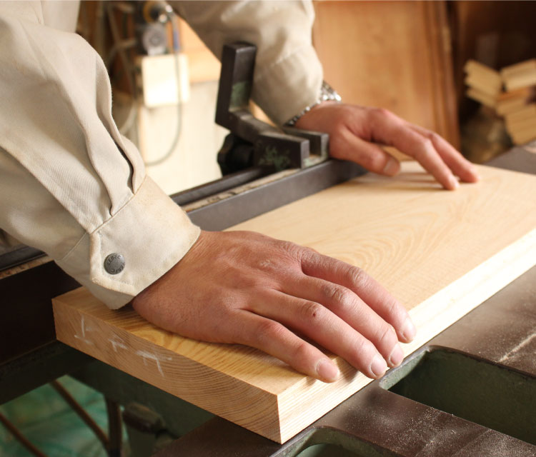 結婚式の両親プレゼント。つながる木目が心をつなげて想いとなる。木の暮らしだけの本物の三連時計