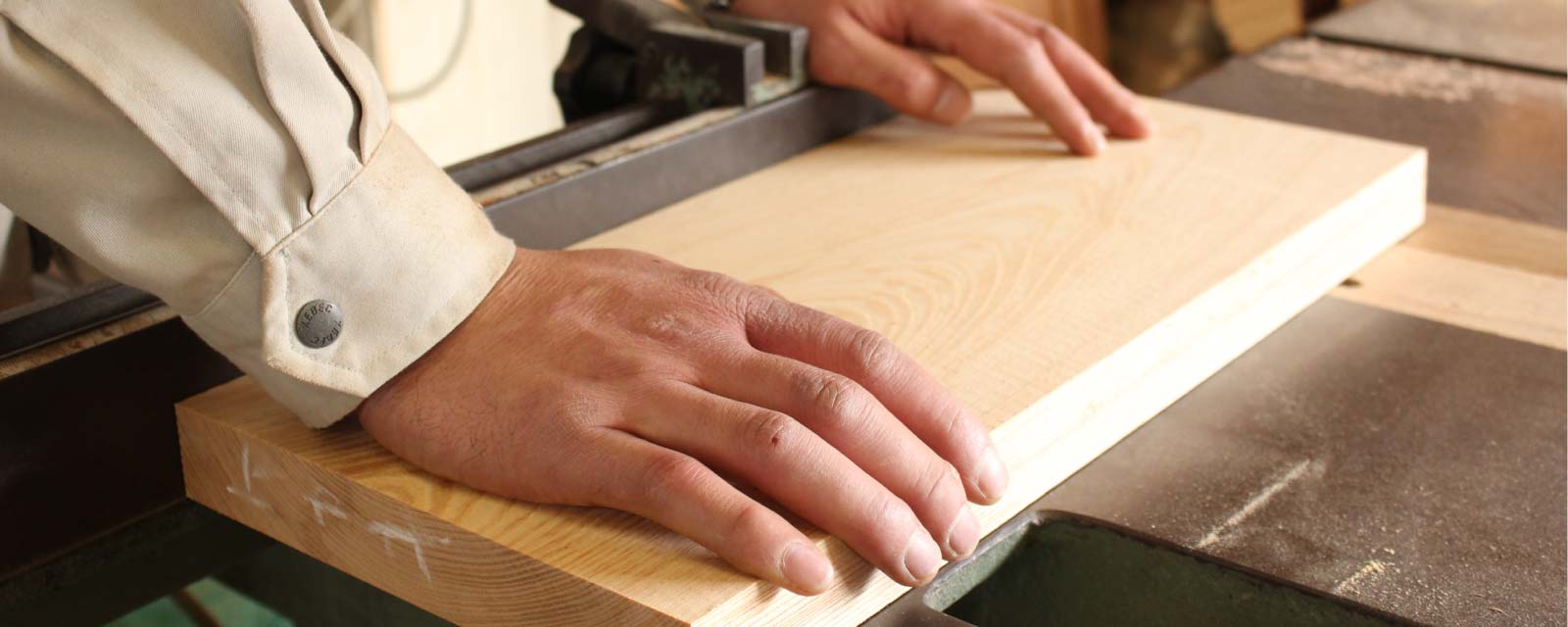 結婚式の両親プレゼント。つながる木目が心をつなげて想いとなる。木の暮らしだけの本物の三連時計