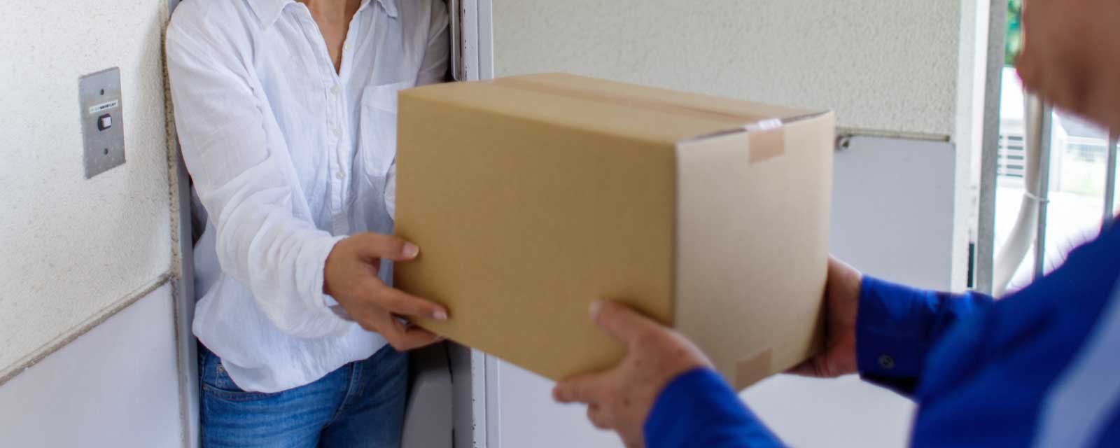 結婚式の両親プレゼント。つながる木目が心をつなげて想いとなる。木の暮らしだけの本物の三連時計