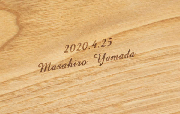 時計うら面にお名前の刻印