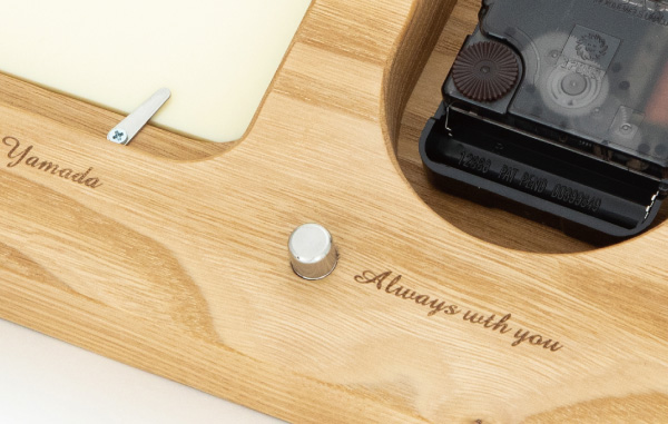 時計うら面にお名前の刻印